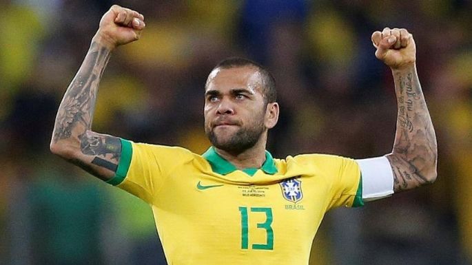 Dani Alves saludó a Tite y anunció su retiro de la selección canarinha