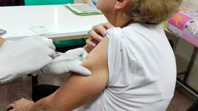 Una dosis diferente de refuerzo aumenta la inmunidad contra Ómicron en adultos mayores