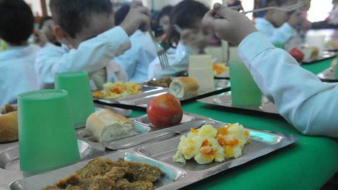 Almuerzan en la escuela