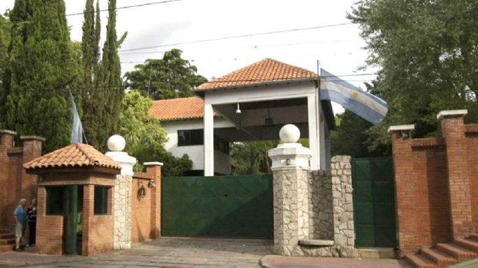Milei echó al personal civil de Olivos