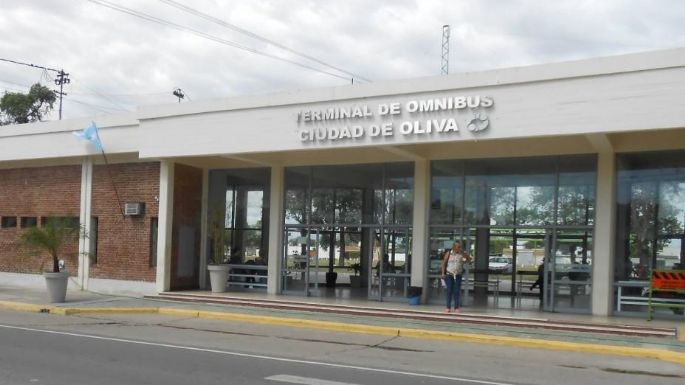 Detuvieron a un pasajero acusado por abuso sexual simple durante el viaje
