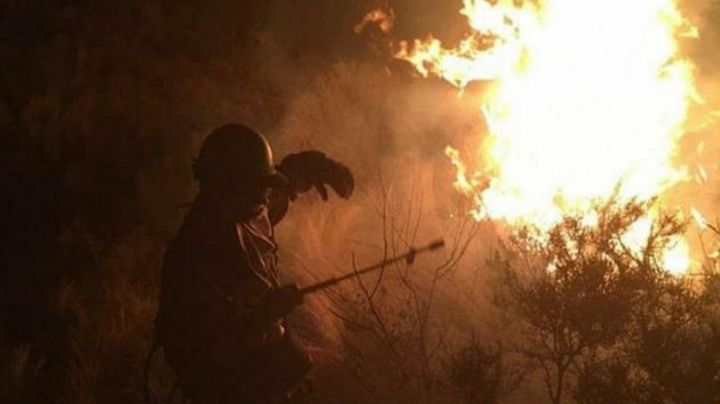 Sigue el intenso trabajo de Bomberos en el incendio de Copacabana