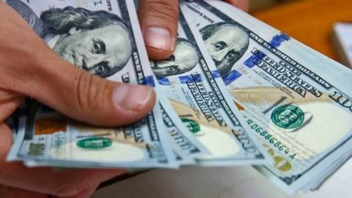 Desde ayer, Cuba vende dólares