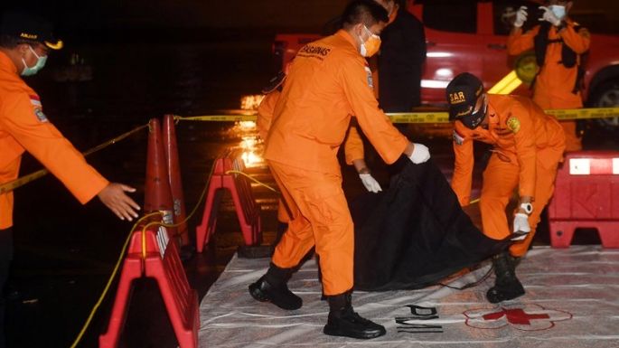 Se estrelló un avión en Indonesia con 62 personas a bordo