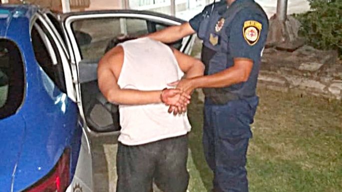 Dos detenidos: uno por abuso, otro por golpear a su pareja