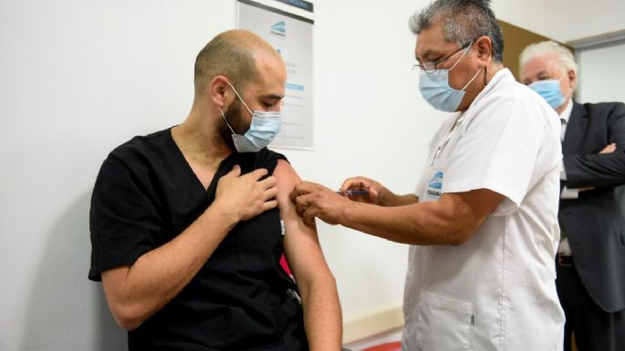 Vizzotti: "Se analiza diferir la aplicación de la segunda dosis para vacunar a más gente"