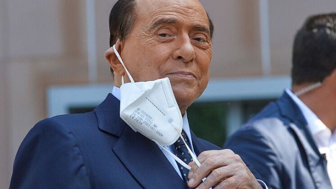 Berlusconi fue internado por problemas cardíacos