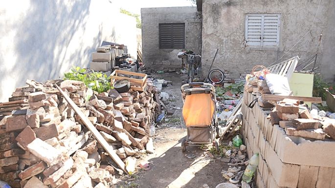 Necesita urgente un contenedor para poder limpiar su terreno