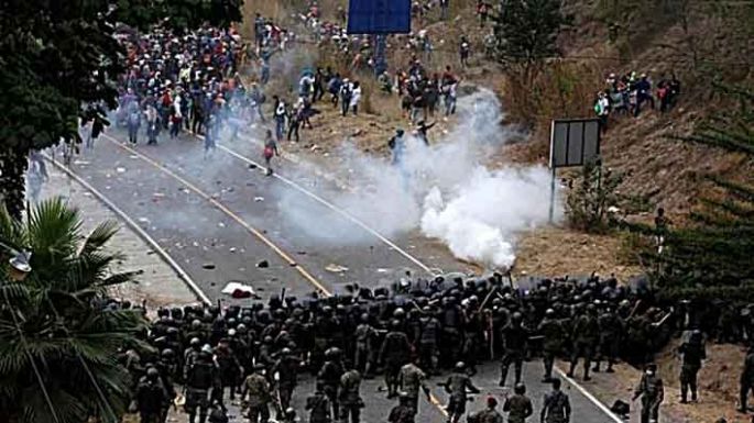 Violenta represión contra los migrantes