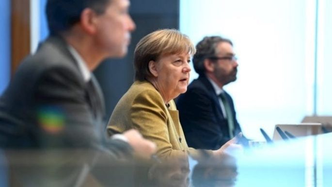 Merkel ofreció su apoyo a Putin para que Europa apruebe el uso de la Sputnik V