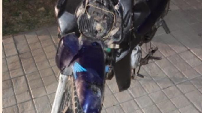 Adolescentes con graves lesiones en un choque entre moto y bicicleta