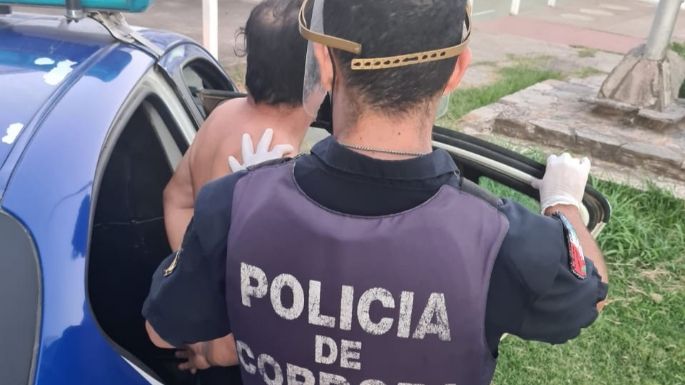 Amenazó a policías con un destornillador en sus manos
