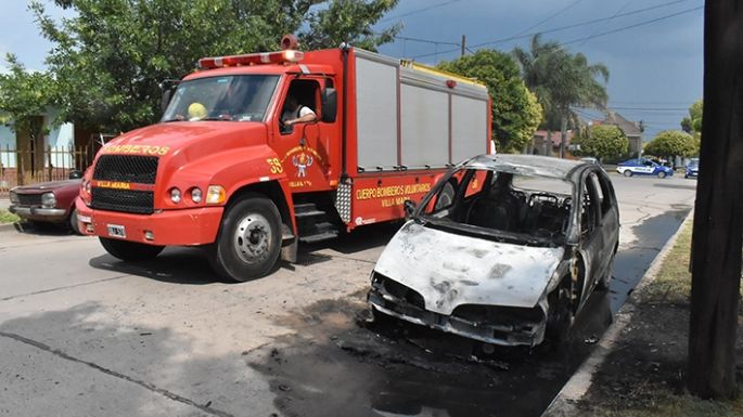 Se prendió fuego un auto