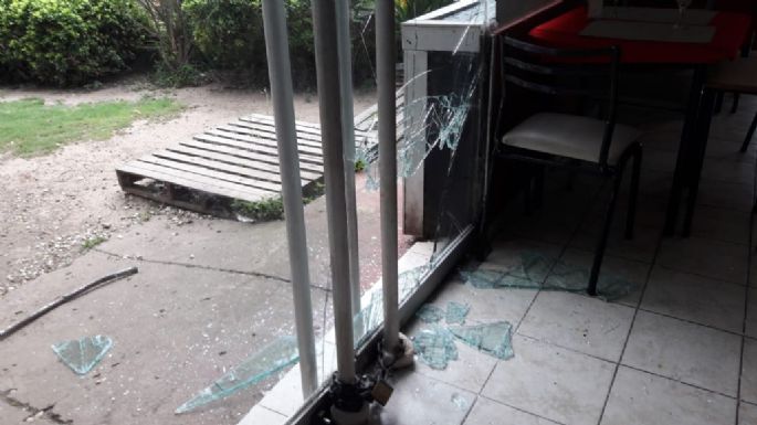 Robo y destrozos en un comedor de la costanera
