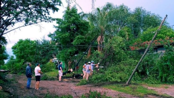 Tormenta provocó voladuras de techos, caída de postes y árboles en las Sierras Chicas