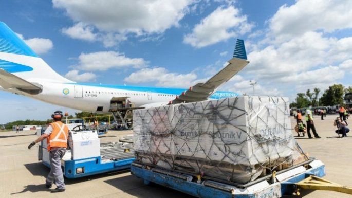 Partió hacia Moscú el avión que traerá al país más vacunas