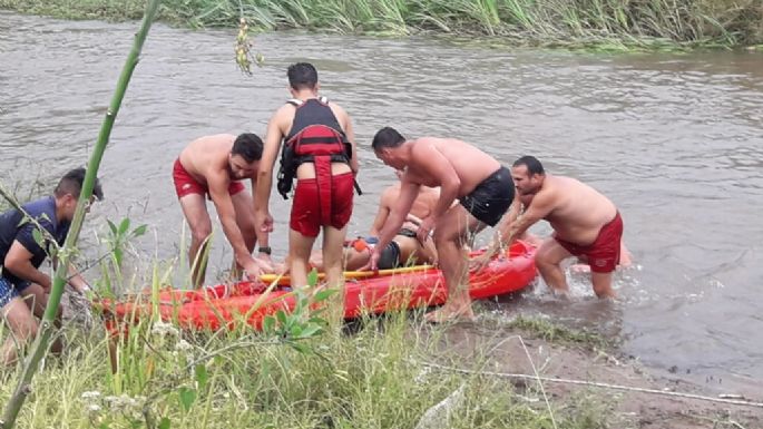 Rescataron a un hombre que se tiró desde las compuertas y debieron trasladarlo al Hospital