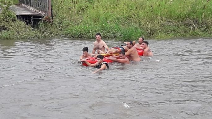 Rescataron a un hombre en el río