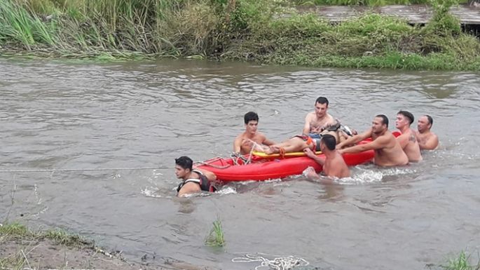 Rescataron a un hombre en el río