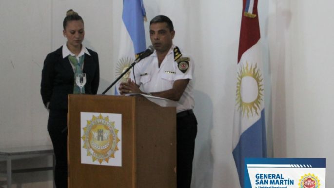 Acto de cierre y entrega de certificados a personal policial