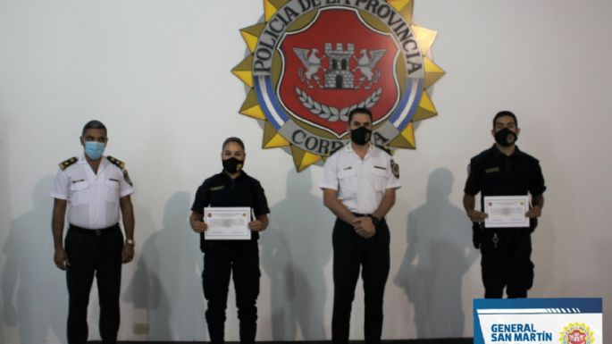 Acto de cierre y entrega de certificados a personal policial
