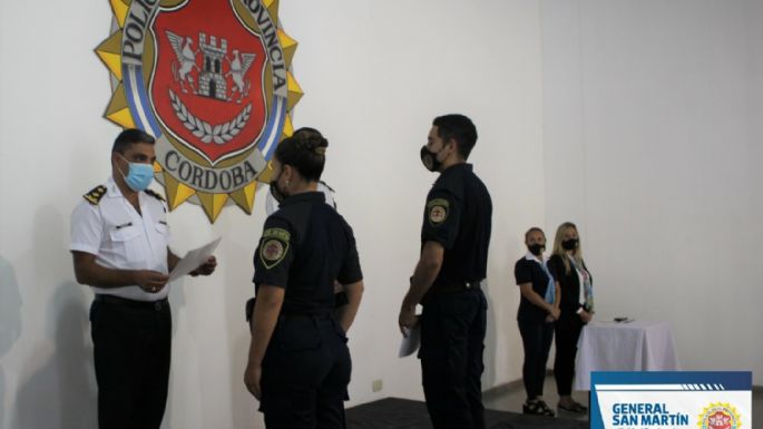 Acto de cierre y entrega de certificados a personal policial