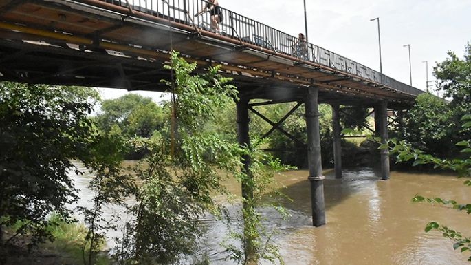 Labran actas contra firma láctea por arrojar un líquido blanco en el río