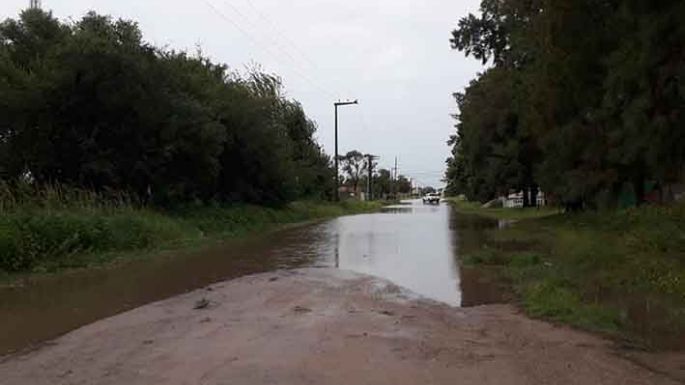La intensa lluvia trajo problemas y dificultades en distintos barrios