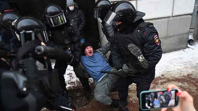 Miles de detenciones y denuncias contra Estados Unidos en Rusia