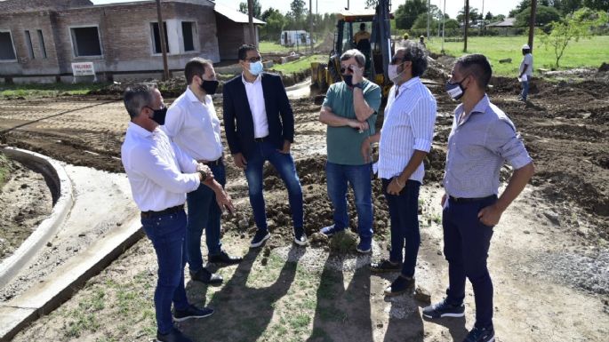 Pavimentación y cordón cuneta en distintos barrios y con fondos nacionales