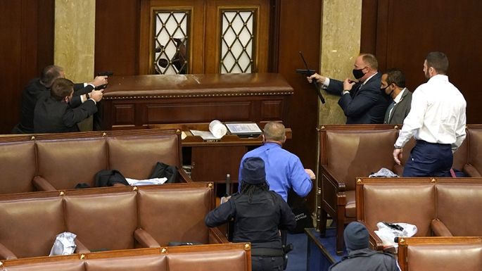 El Congreso suspendió la certificación del triunfo de Biden