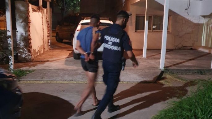 Detuvieron a un joven por robarle el celular a una mujer