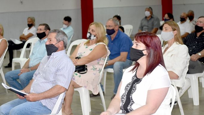 Asamblea con anuncios de obras