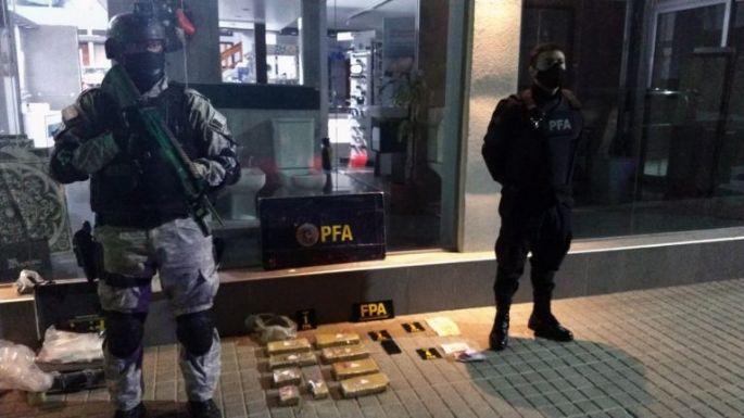 Secuestran armas y 6 ladrillos de marihuana en operativo de Oncativo, Villa María y Córdoba