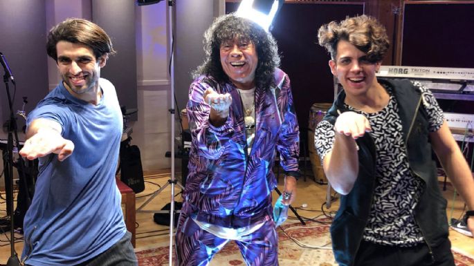 Dos hermanos villamarienses lanzaron un videoclip junto a La Mona Jiménez