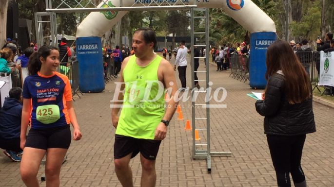 [VIDEO] La lluvia no frenó a los maratonistas