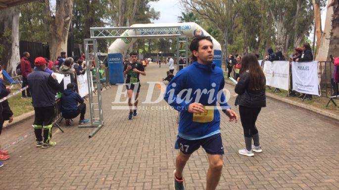 [VIDEO] La lluvia no frenó a los maratonistas
