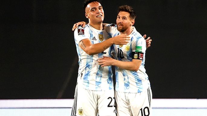 Argentina se floreó, goleó y se quedó con el clásico