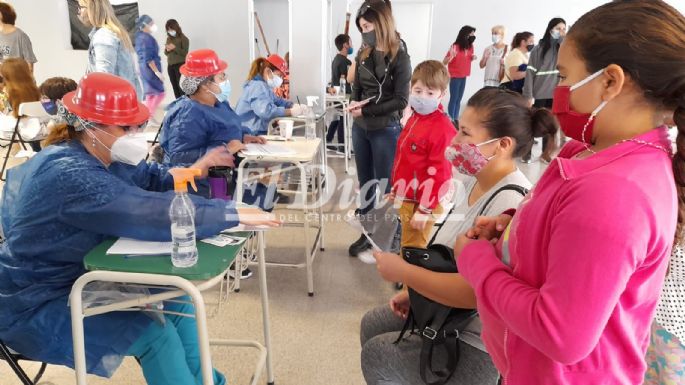 [FOTOS] Villa María comenzó a vacunar contra COVID-19 a los niños