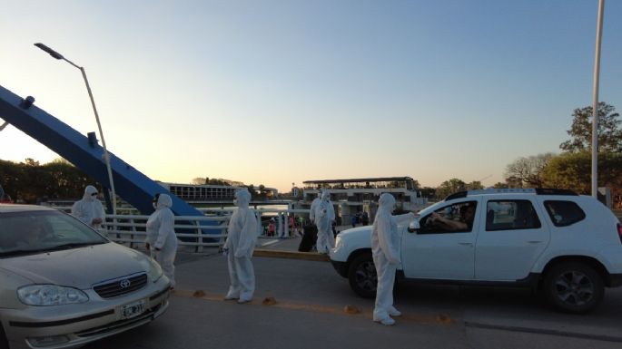 Herejes realizó una intervención artística en el Puente Perón