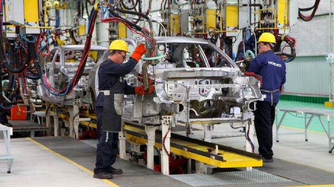 Mercedes Benz se va de la Argentina por la recesión