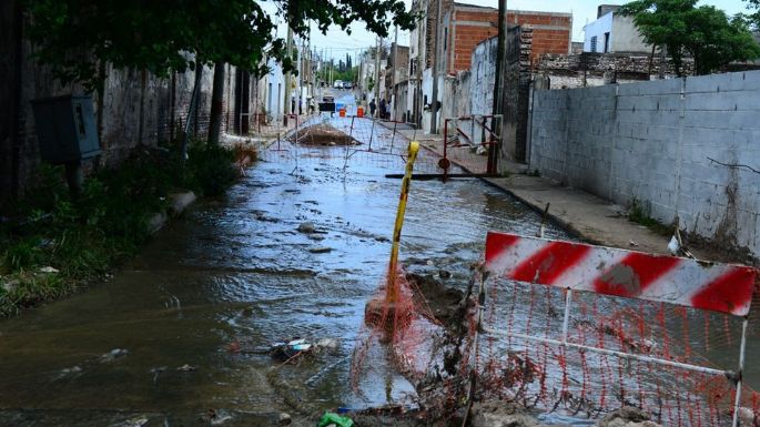 Vecinos evacuados por colapso de cloacas en ciudad de Córdoba