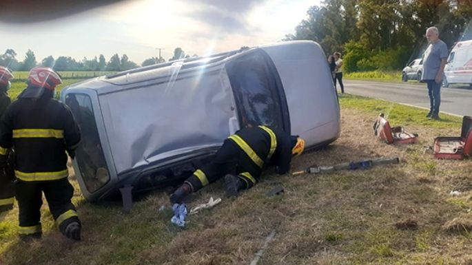 Vuelco en ruta 9 y choque en General Deheza