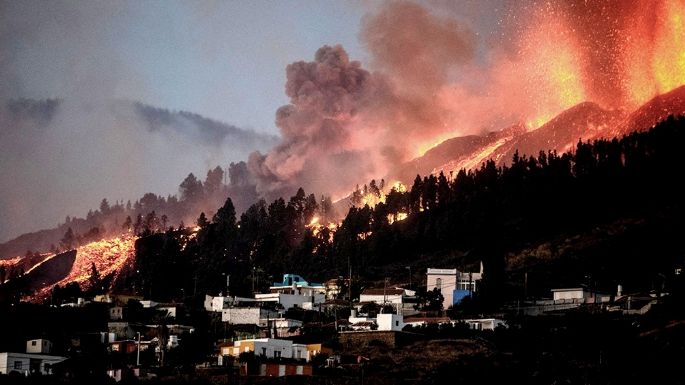 No cesa la expulsión de lava del volcán de La Palma a un mes de la erupción