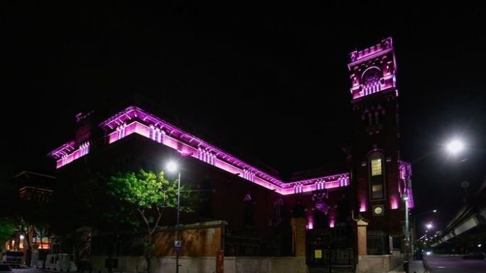 Buenos Aires iluminó sus monumentos por la lucha contra el cáncer de mama