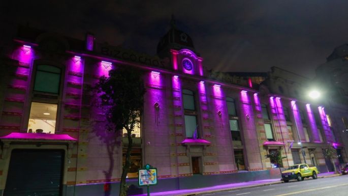Buenos Aires iluminó sus monumentos por la lucha contra el cáncer de mama