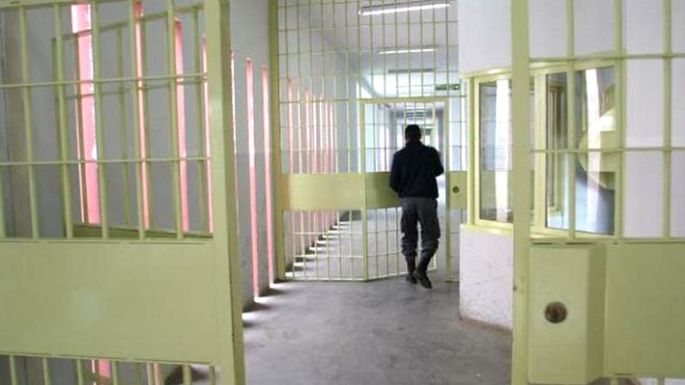 Denuncian abusos en manada en la cárcel de Bouwer