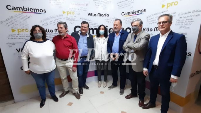 El candidato a diputado Gustavo Santos visita Villa María