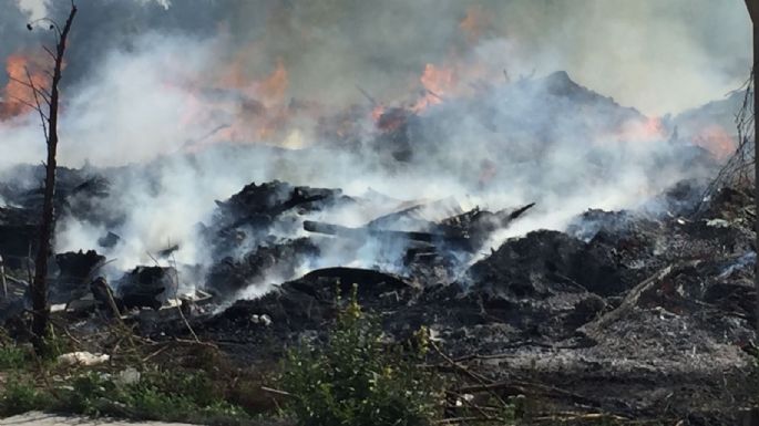 Incendio en el Punto Limpio del barrio Las Playas