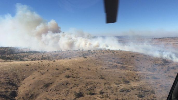 Bomberos continúan combatiendo el fuego en alta montaña